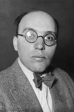 photo portrait of Kurt Weill